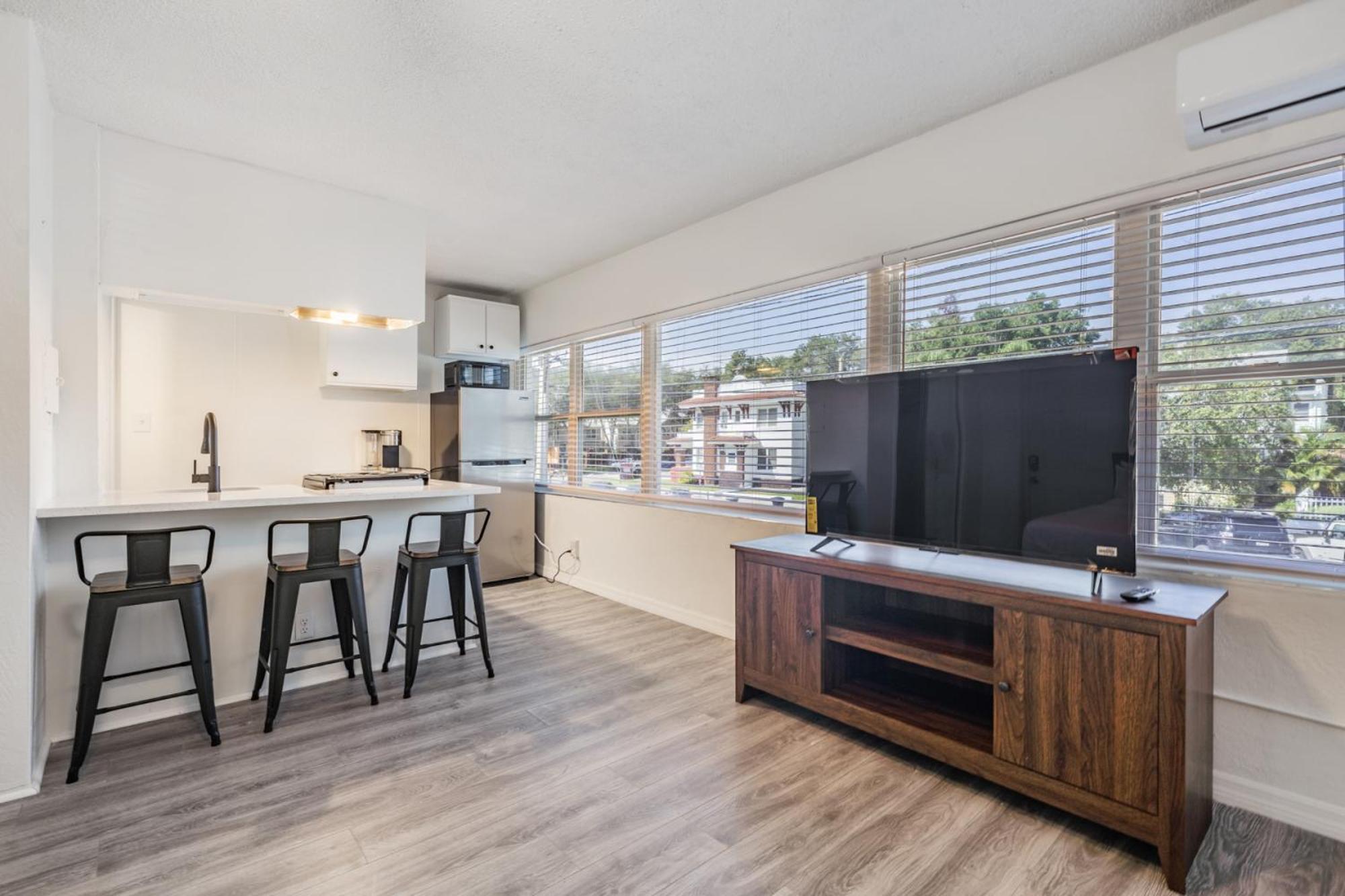 Spacious Studio Apartment Near Nightlife & Dining! São Petersburgo Exterior foto