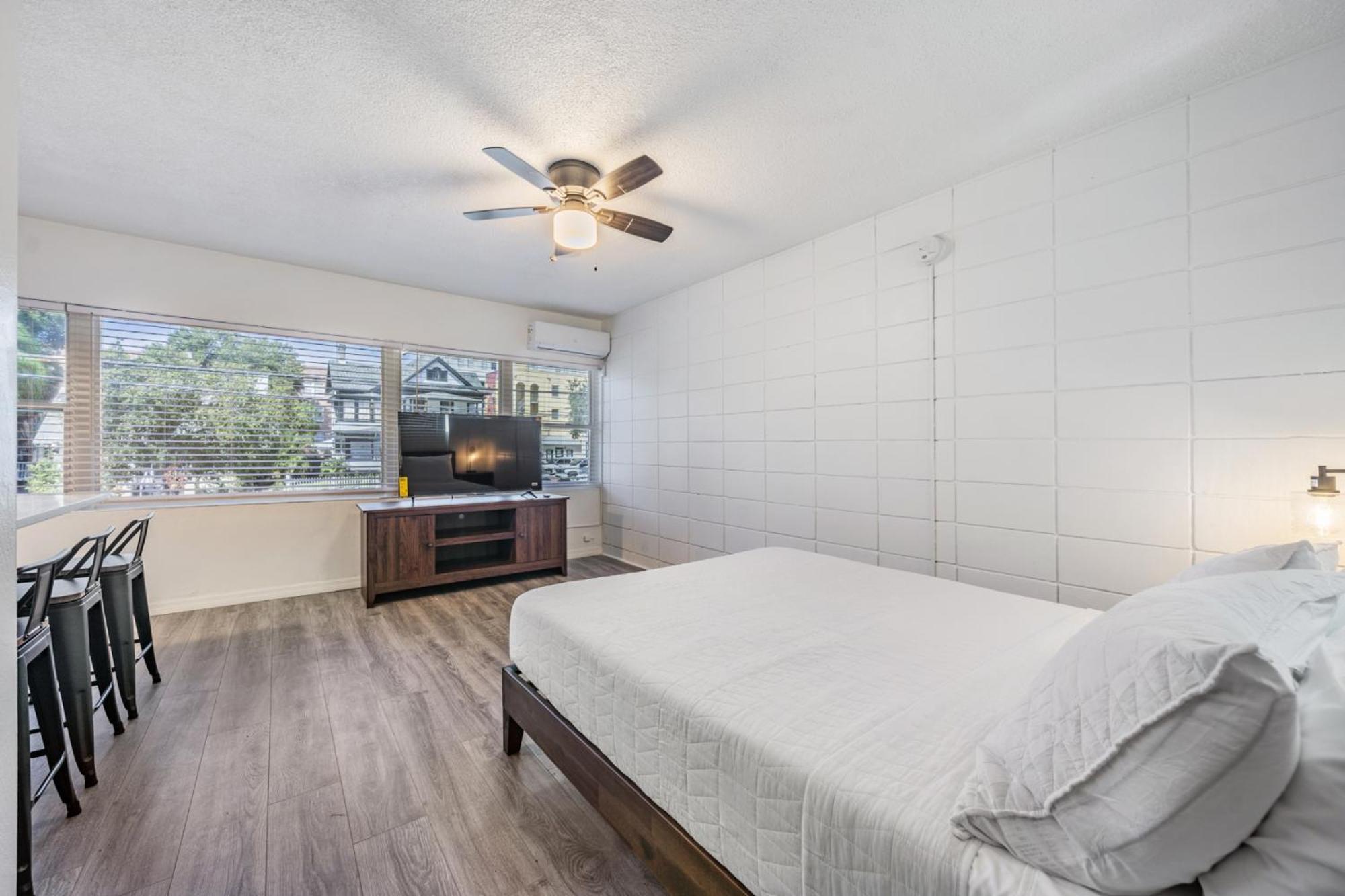 Spacious Studio Apartment Near Nightlife & Dining! São Petersburgo Exterior foto