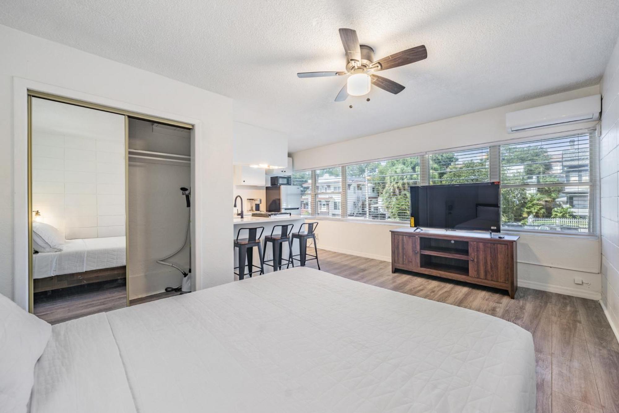 Spacious Studio Apartment Near Nightlife & Dining! São Petersburgo Exterior foto